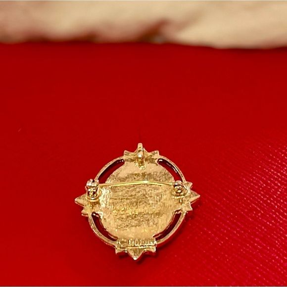 Vintage Sarah Coventry Victorian Inspired Floral Brooch Pendant - Picture 3 of 7